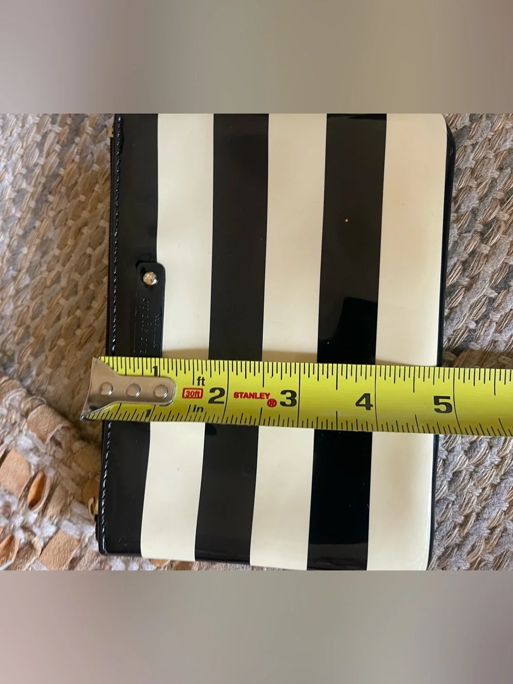 Kate spade black white striped zippered pouch small patent leather clutch bag